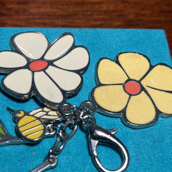 Vintage Nordstrom R Toledo Pop Art Flower Daises Bag Charm - Picture 1 of 10